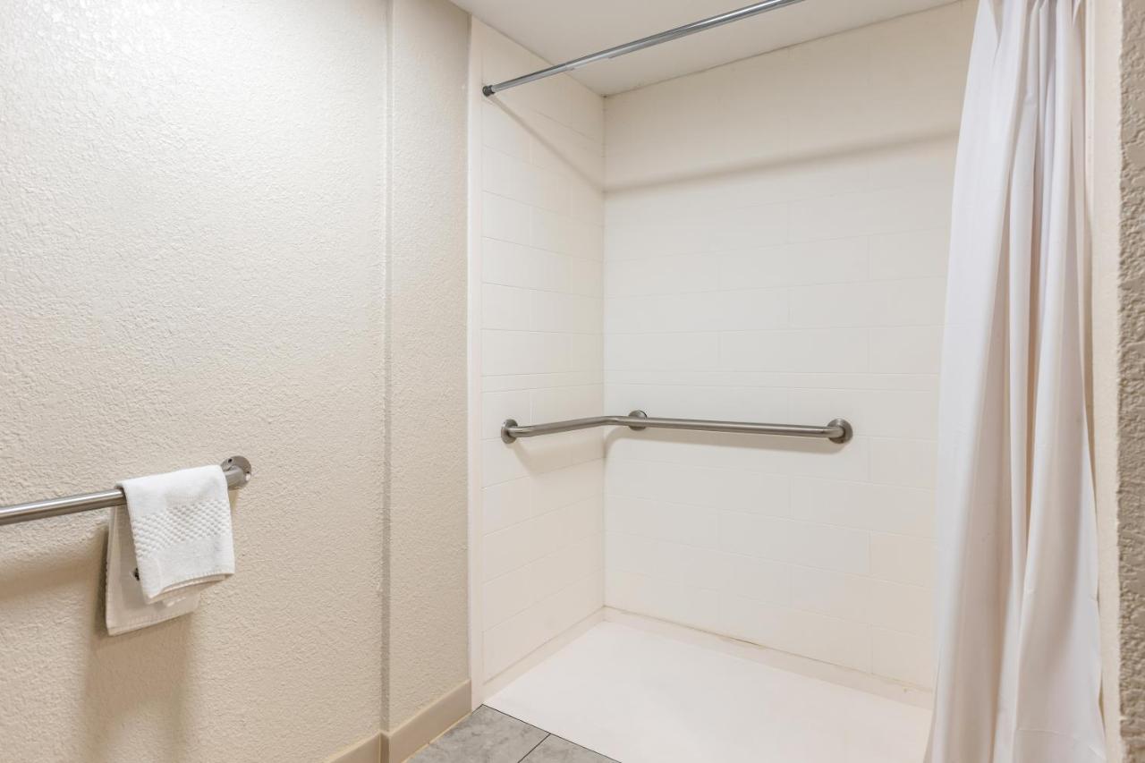 King Suite - Accessible/Non-Smoking at Quality Inn Pooler - Savannah I-95