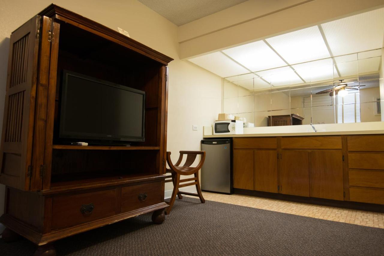 | Pacific Marina Inn