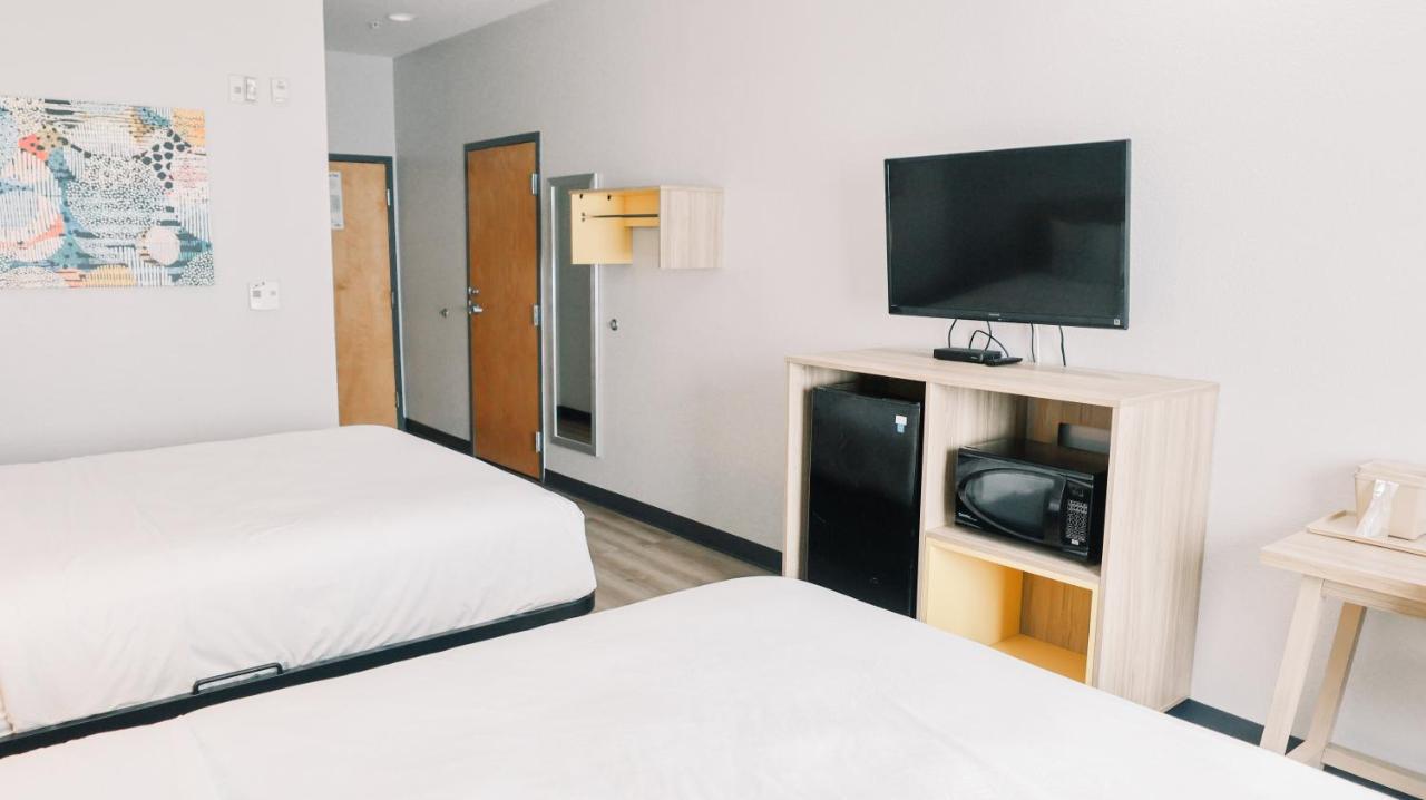 Queen Room with Two Queen Beds - Disability Access/Non-Smoking at Microtel Inn & Suites by Wyndham Gulf Shores