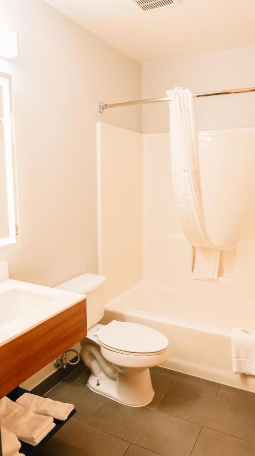 Queen Studio Suite - Non-Smoking at Microtel Inn & Suites by Wyndham Gulf Shores