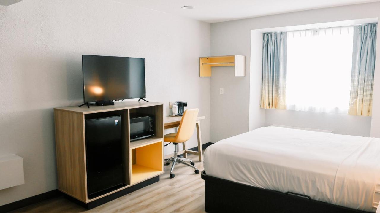 Queen Studio Suite - Mobility Access/Non-Smoking at Microtel Inn & Suites by Wyndham Gulf Shores