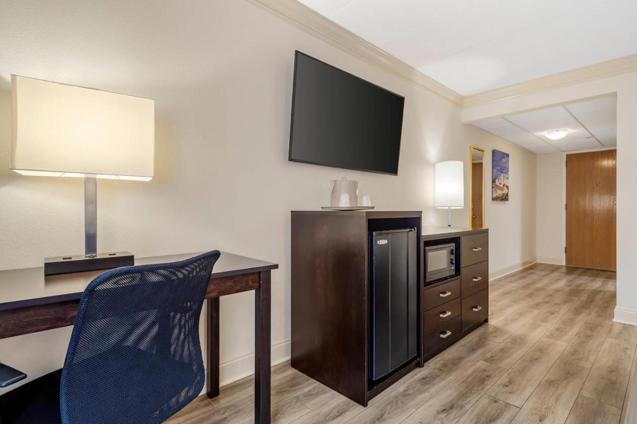 | Clarion Hotel & Conference Center Toms River