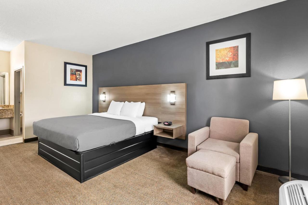 King Room - Smoking at Quality Inn Fort Campbell