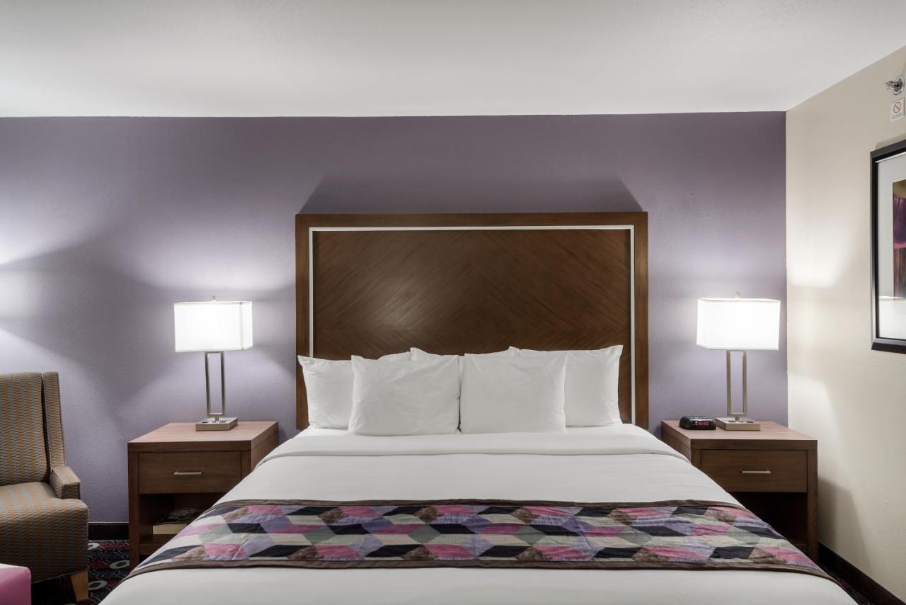 Queen Room - Accessible/Nonsmoking at Comfort Inn Tulsa Midtown