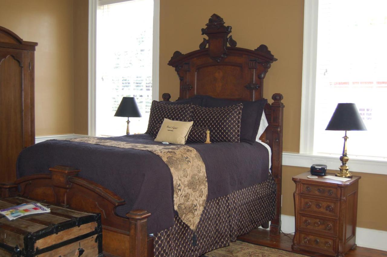  | Hale Springs Inn