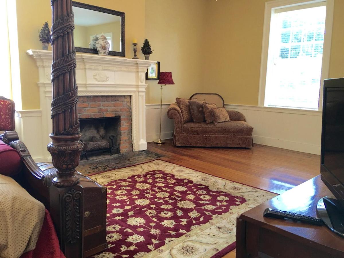 | Hale Springs Inn