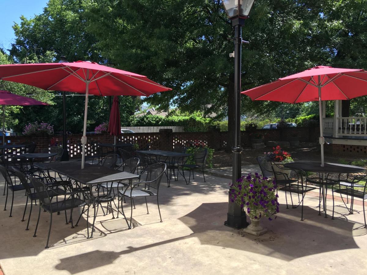 | Hale Springs Inn
