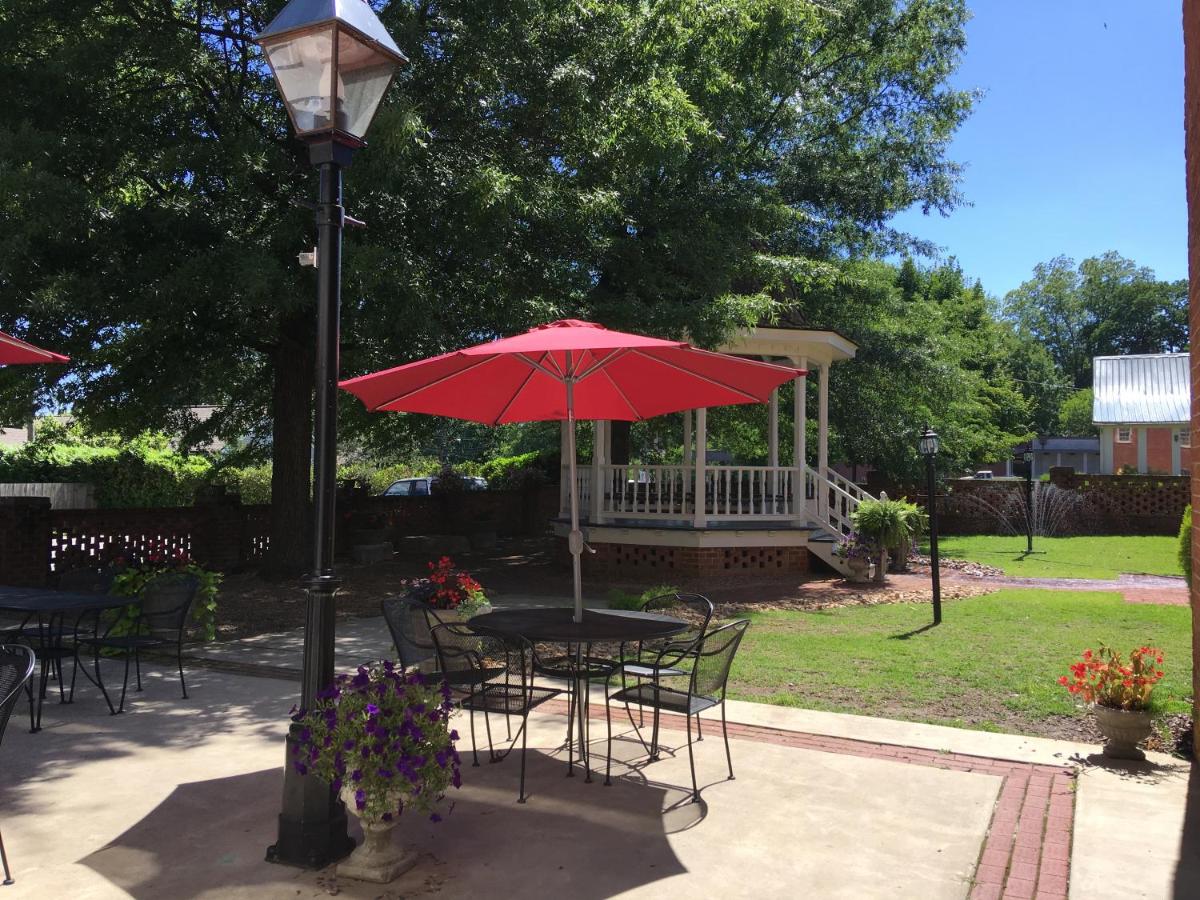 | Hale Springs Inn