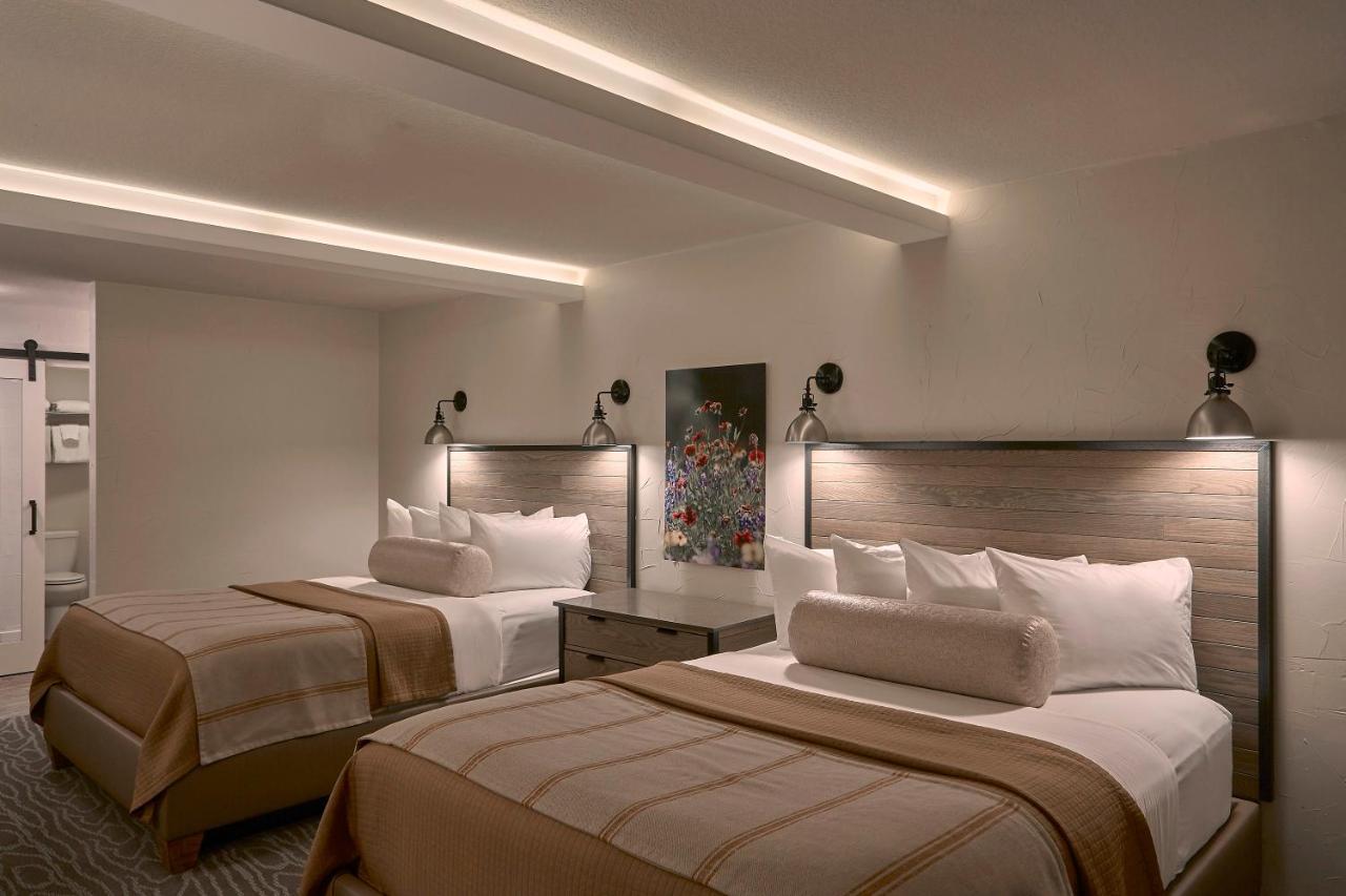 | Fredericksburg Inn and Suites