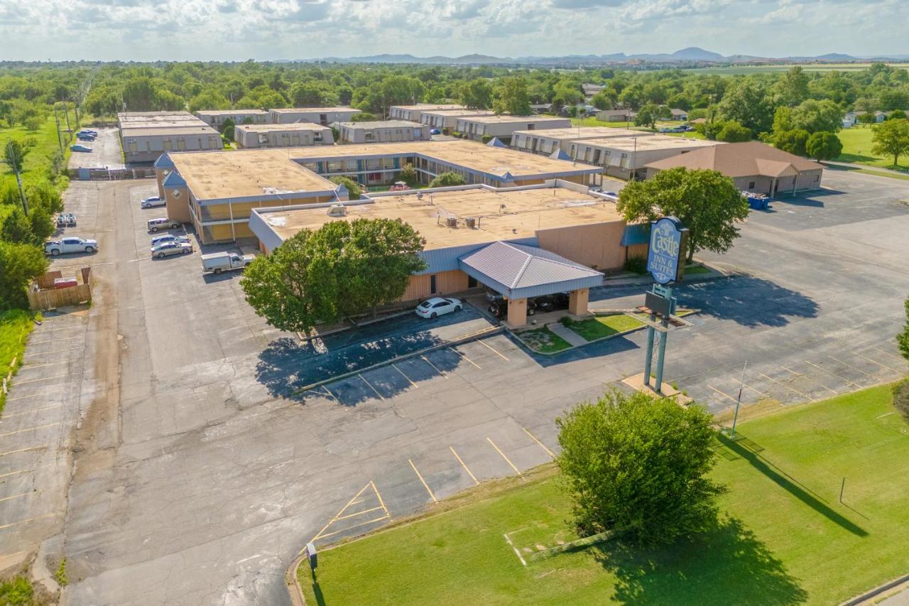| Castle Inn & Suites