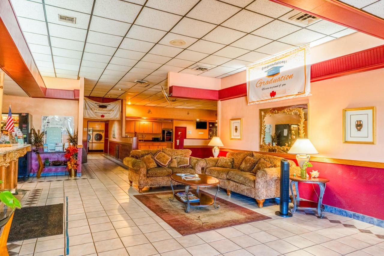 | Castle Inn & Suites