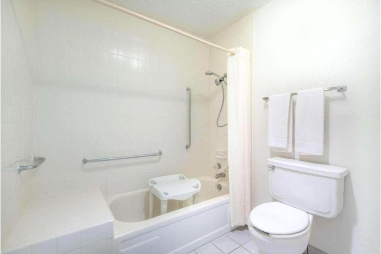 Deluxe Double Room at Castle Inn & Suites by OYO Lawton