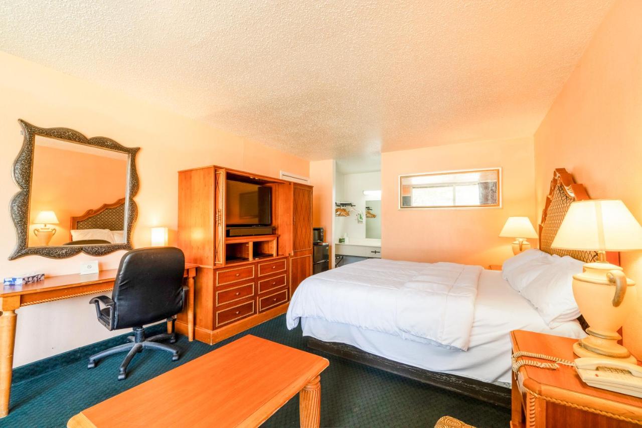  | Castle Inn & Suites