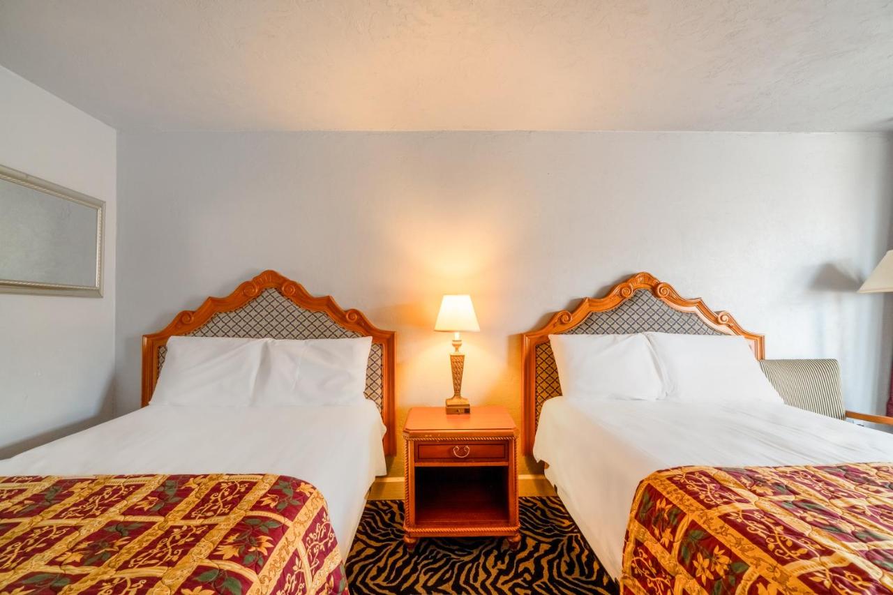 | Castle Inn & Suites
