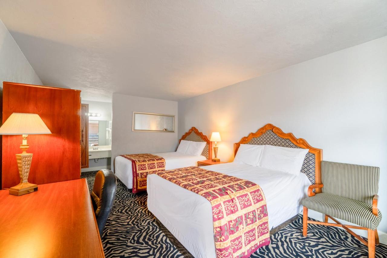 | Castle Inn & Suites