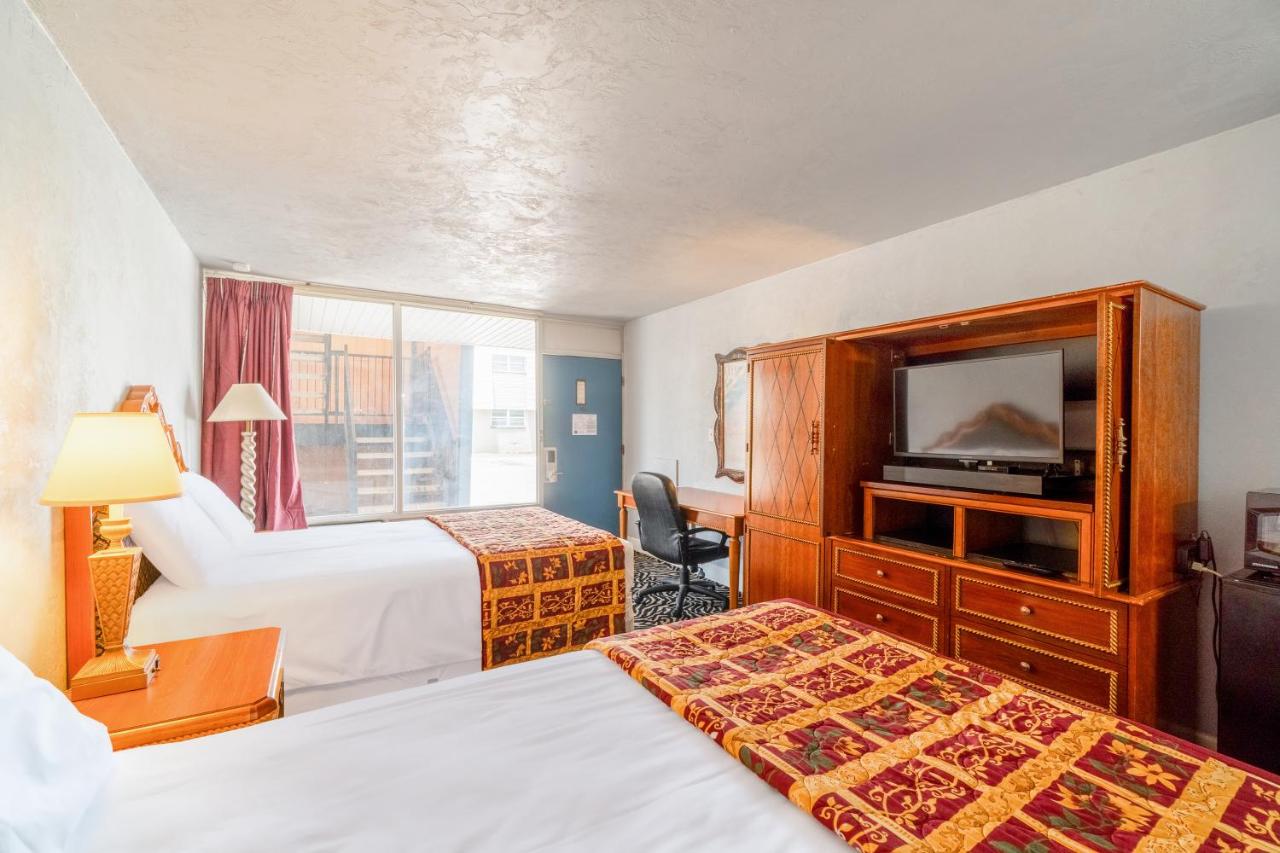 | Castle Inn & Suites