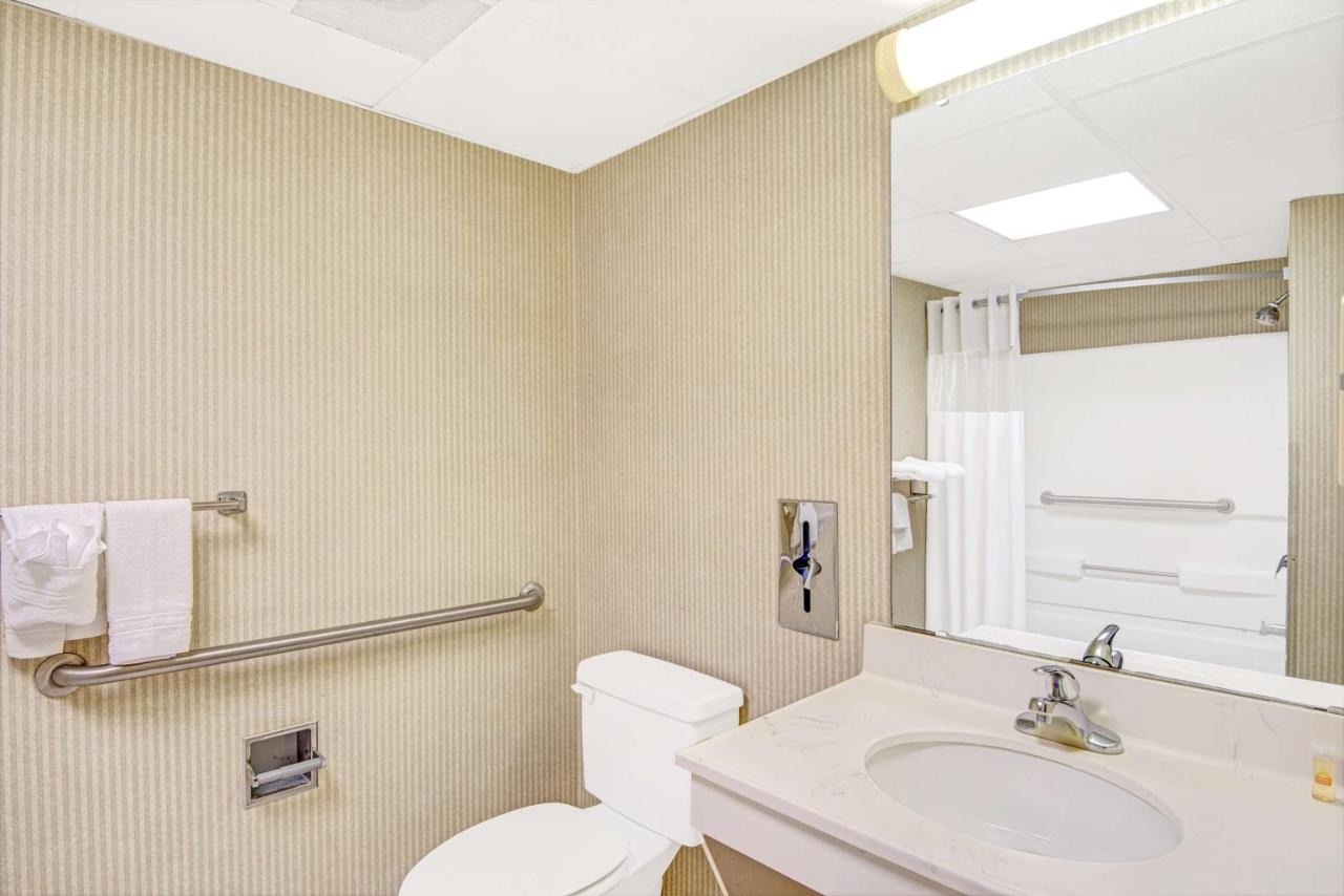 King Room - Disability Access/Non-Smoking at Days Inn by Wyndham Louisburg