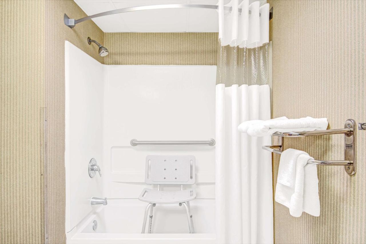King Room - Disability Access/Non-Smoking at Days Inn by Wyndham Louisburg