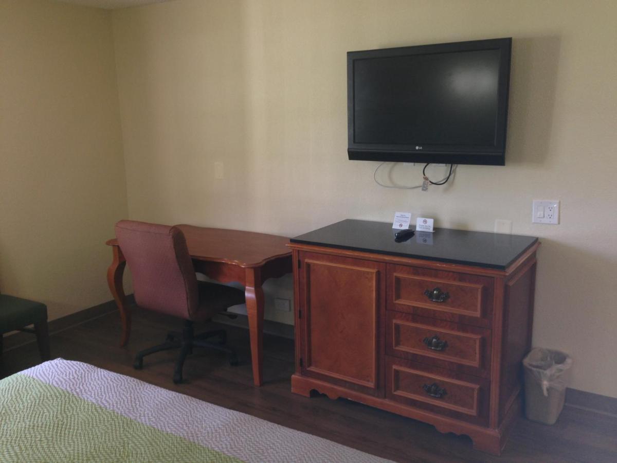 Standard Double Room - Smoking at Red Carpet Inn New Brunswick