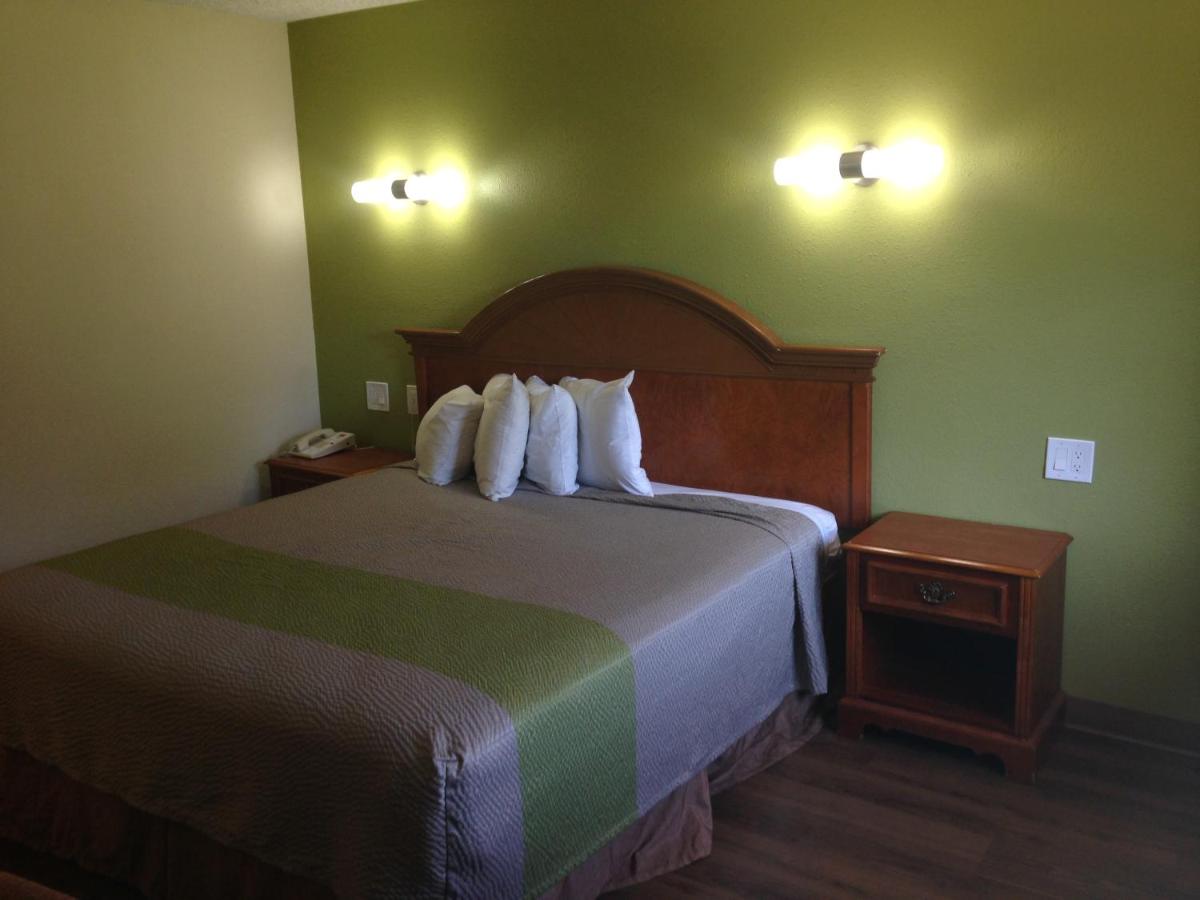 King Room - Non-Smoking at Red Carpet Inn New Brunswick