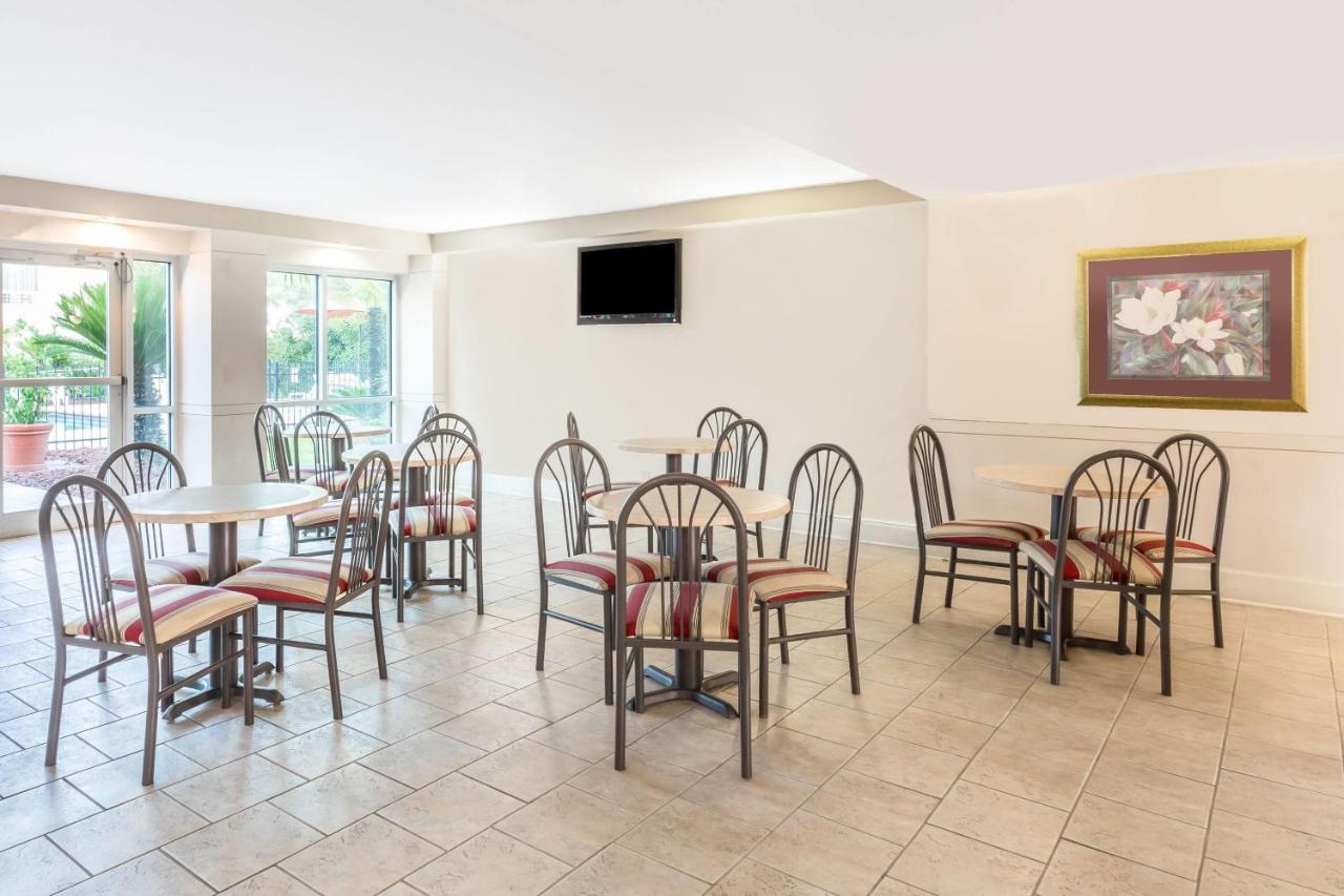 | Ramada by Wyndham Luling