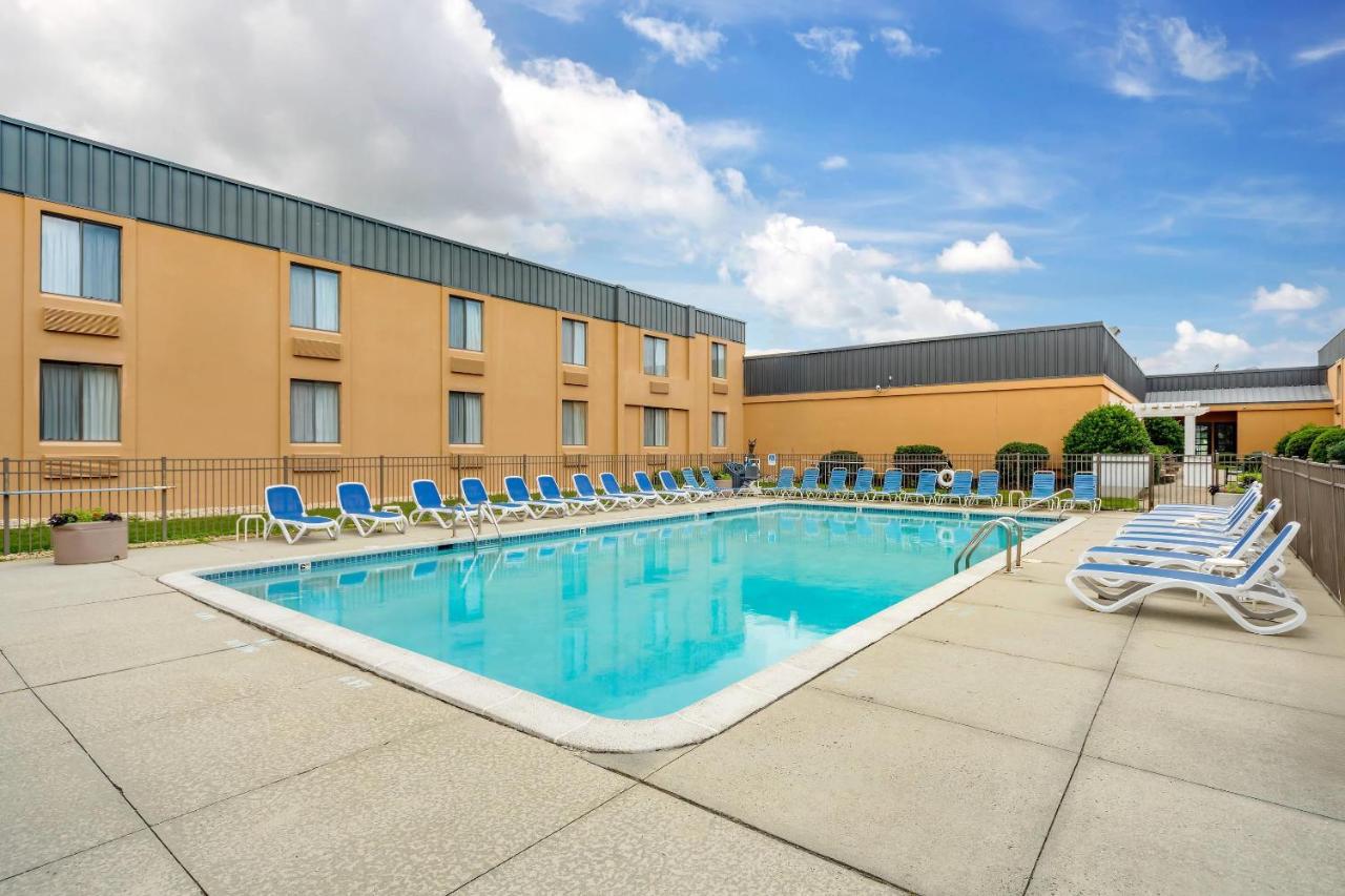 | Clarion Hotel & Conference Center Toms River