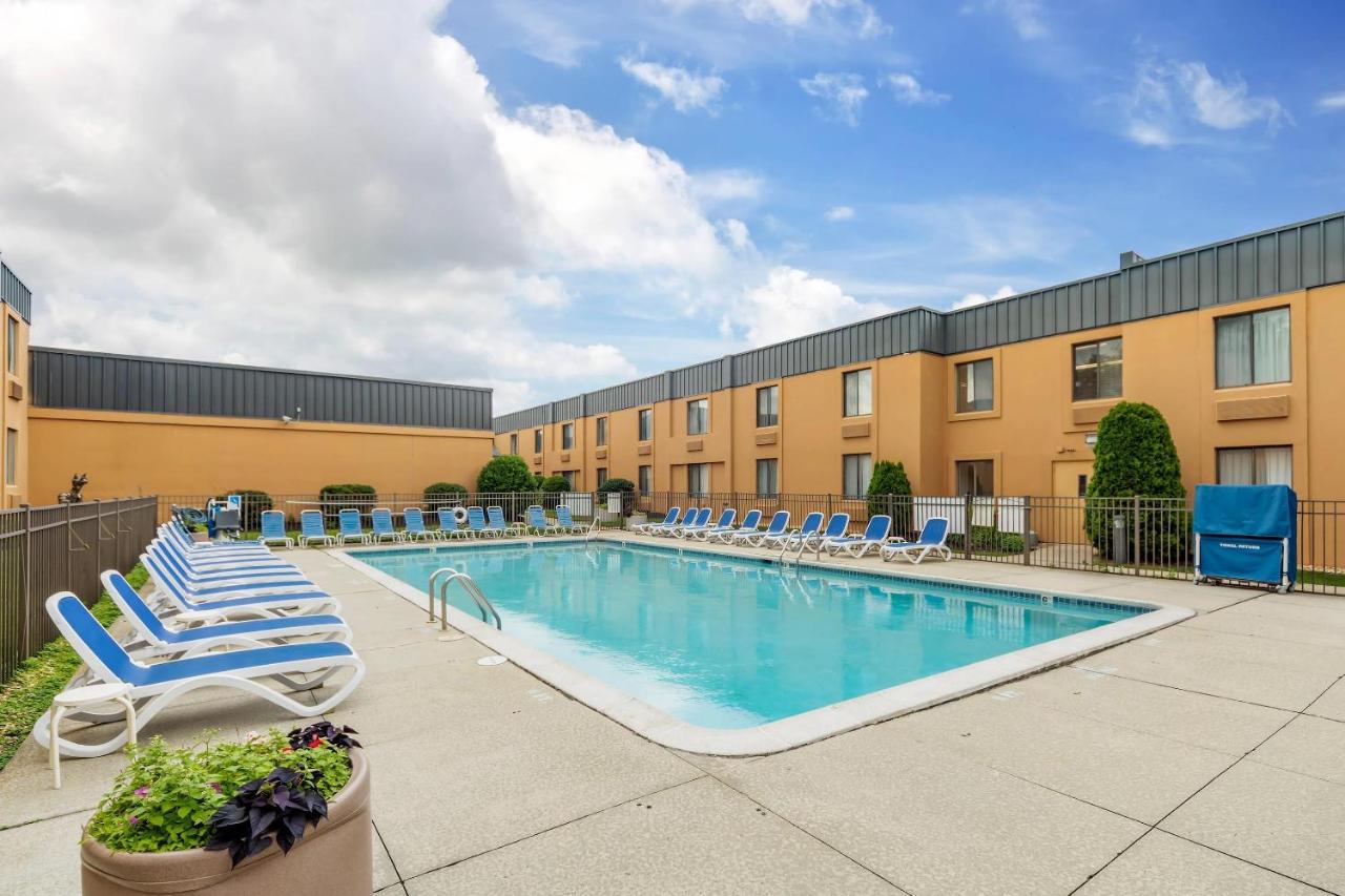| Clarion Hotel & Conference Center Toms River