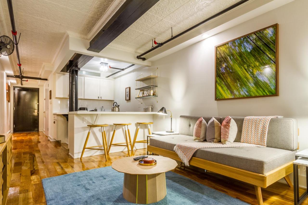 Deluxe Queen Suite with Patio and Kitchenette at Franklin Guesthouse