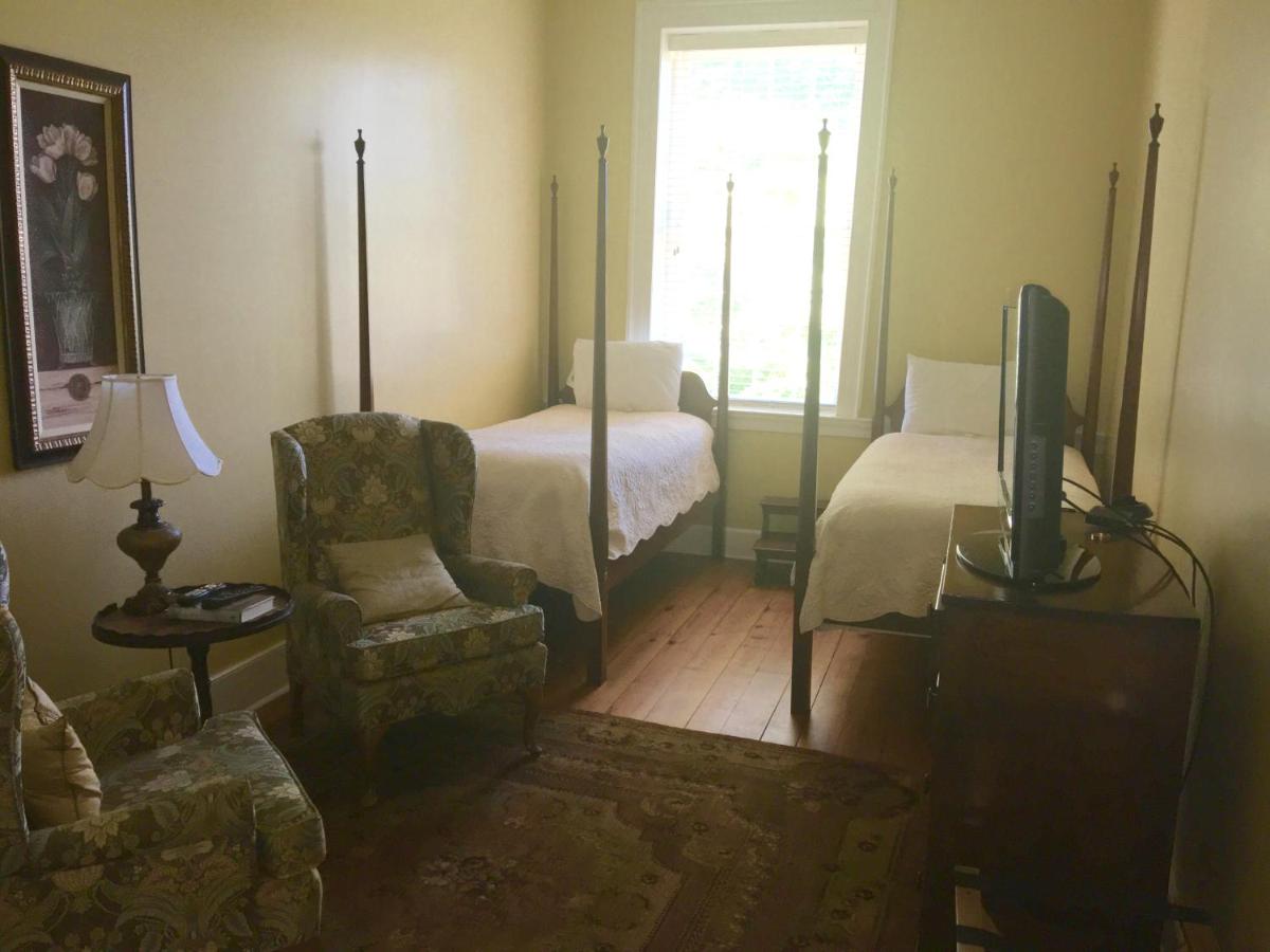 | Hale Springs Inn