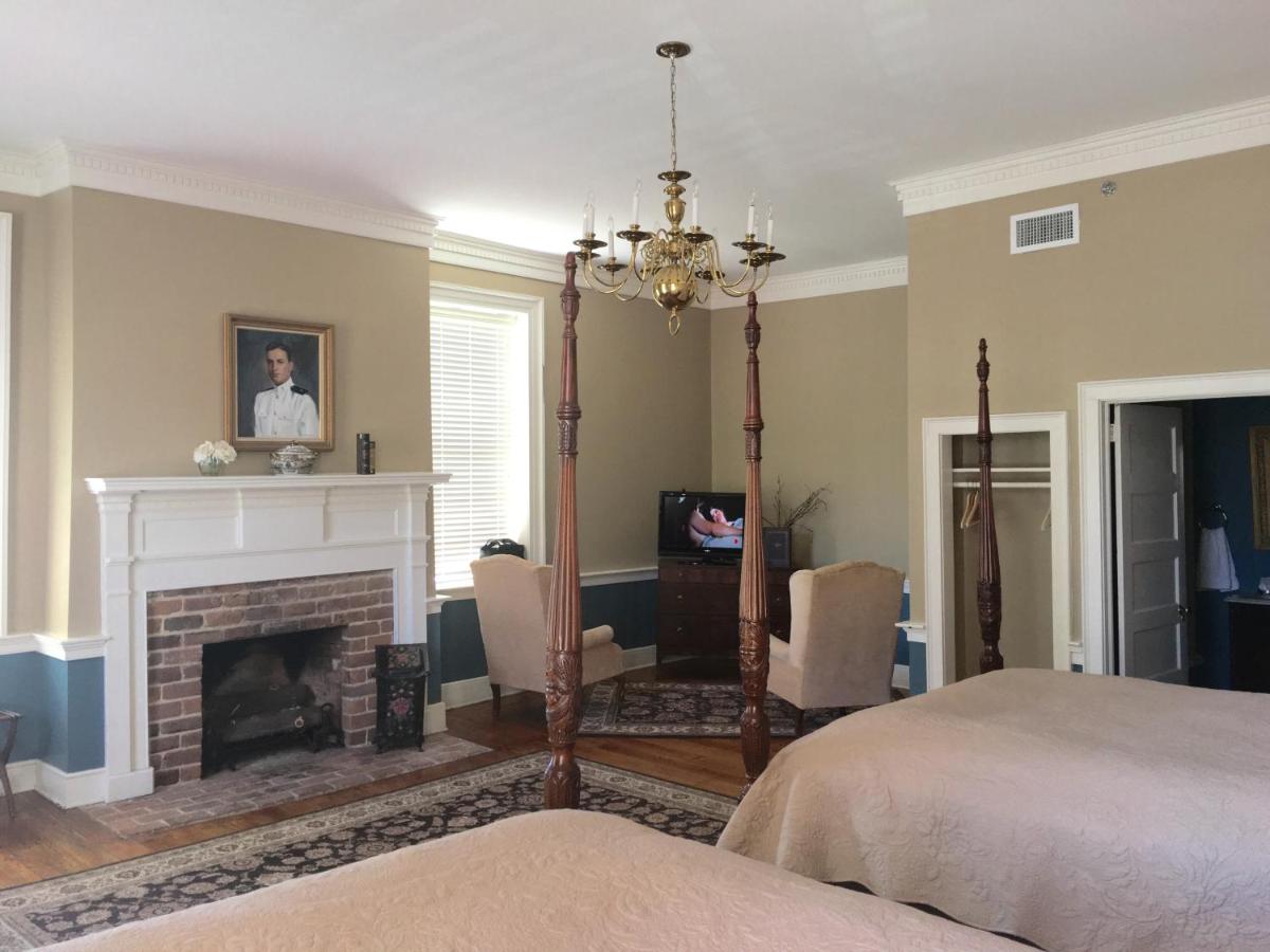 | Hale Springs Inn