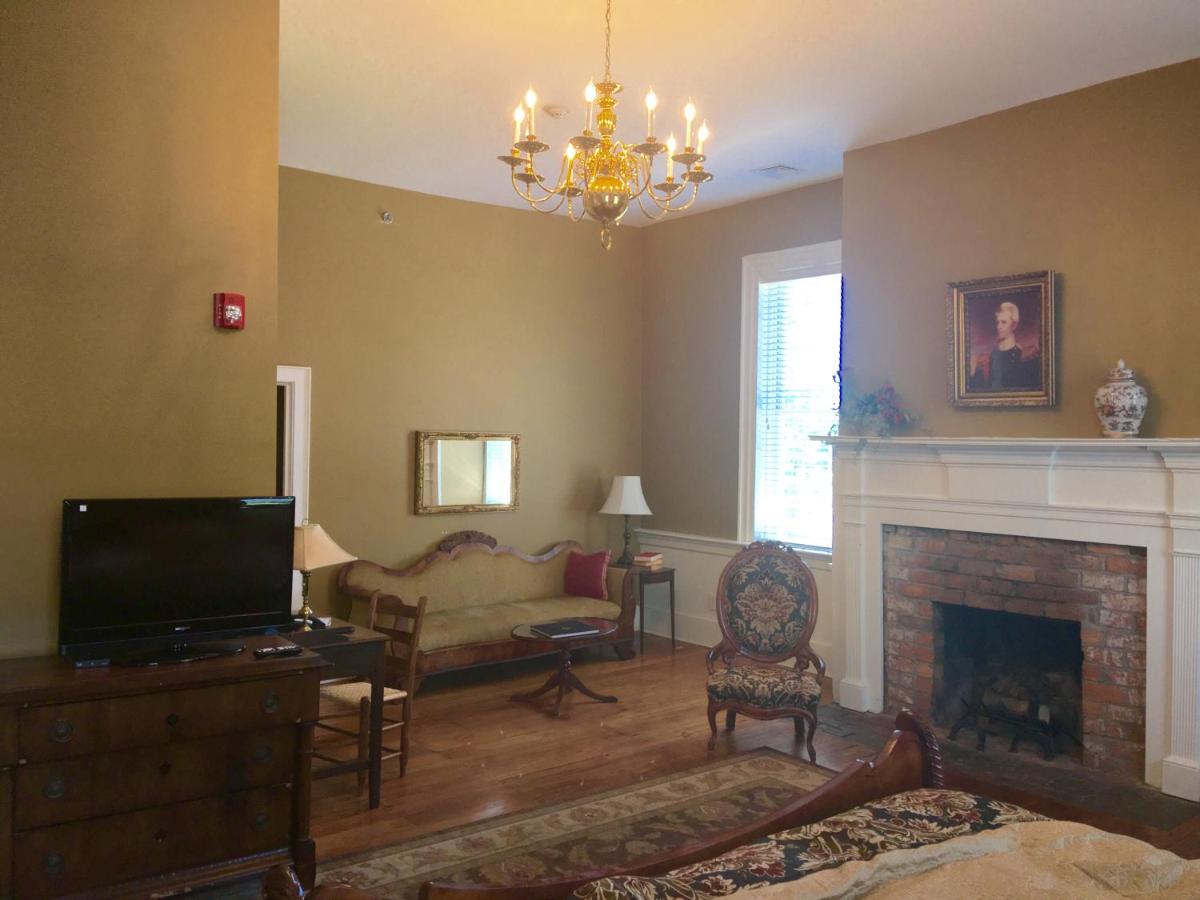 | Hale Springs Inn