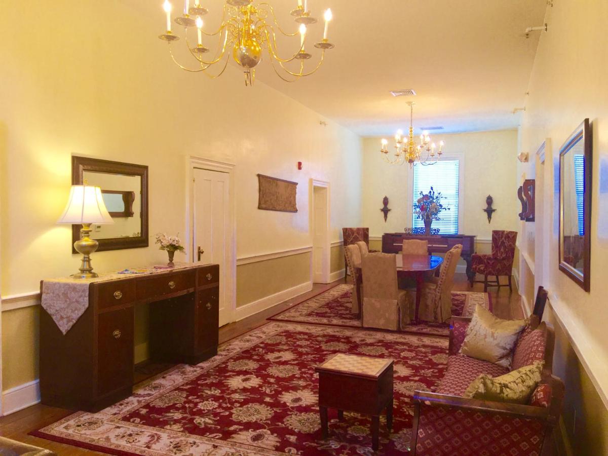| Hale Springs Inn
