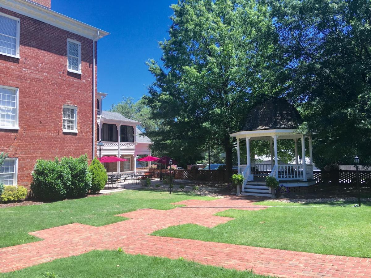 | Hale Springs Inn