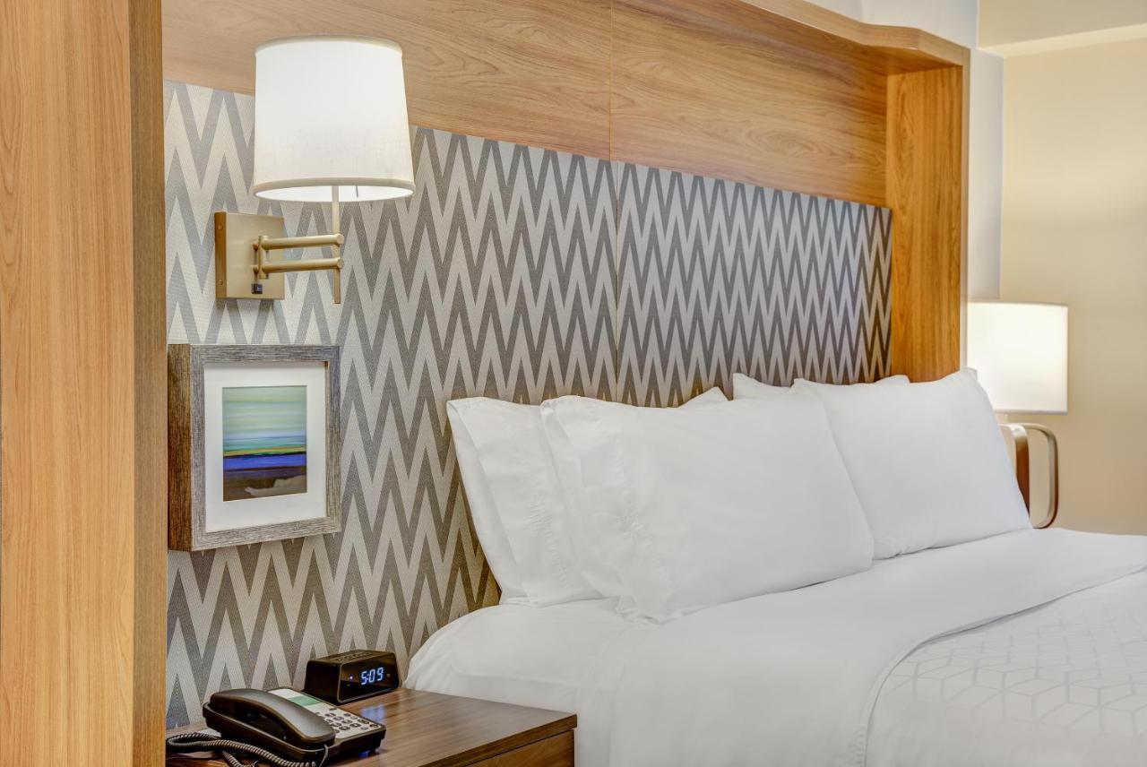 | Holiday Inn East Windsor, an IHG Hotel