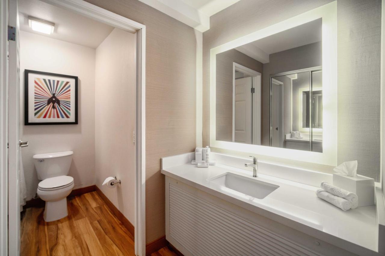 King Room with City View at The Kinney - Venice Beach