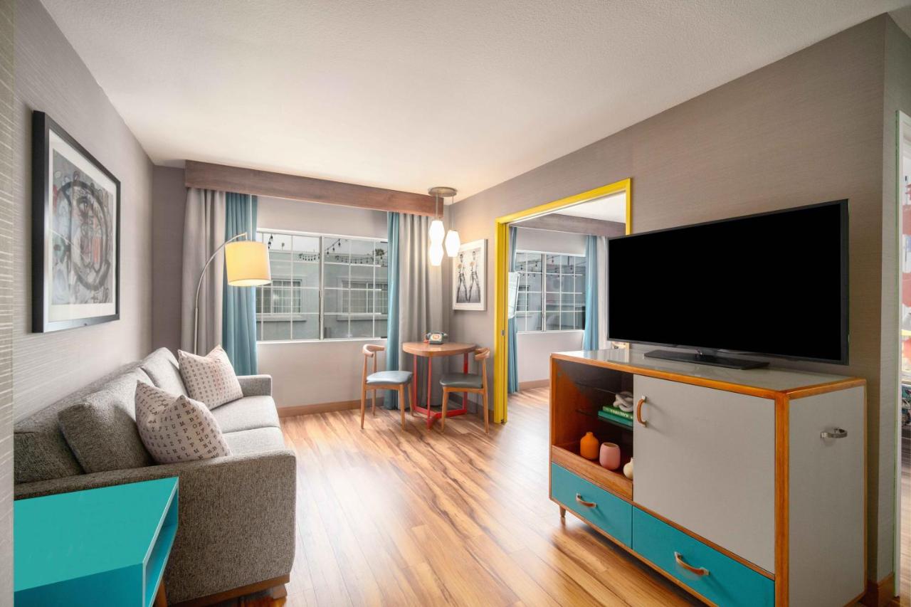 King Suite with Courtyard View at The Kinney - Venice Beach