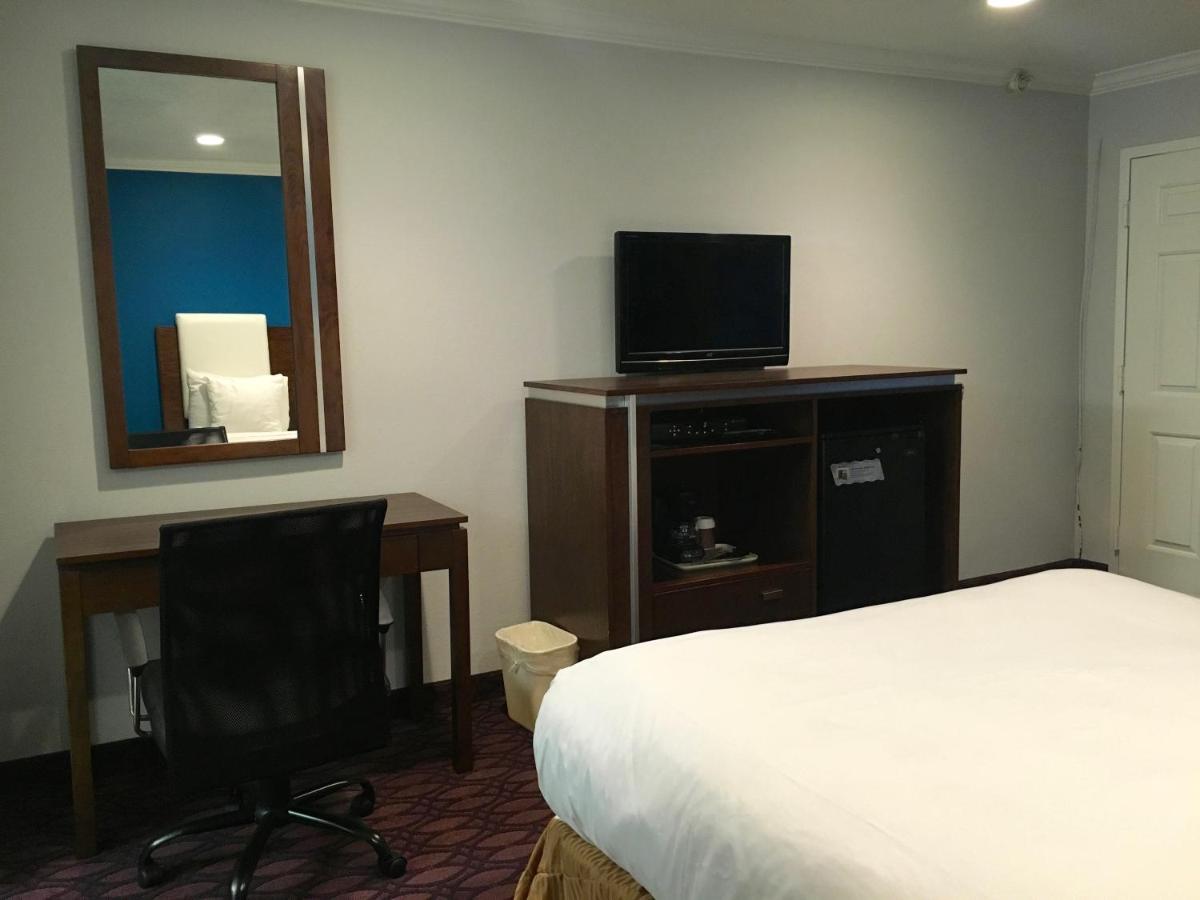 King Room - Non-Smoking at Hotel Pacific Manhattan Beach