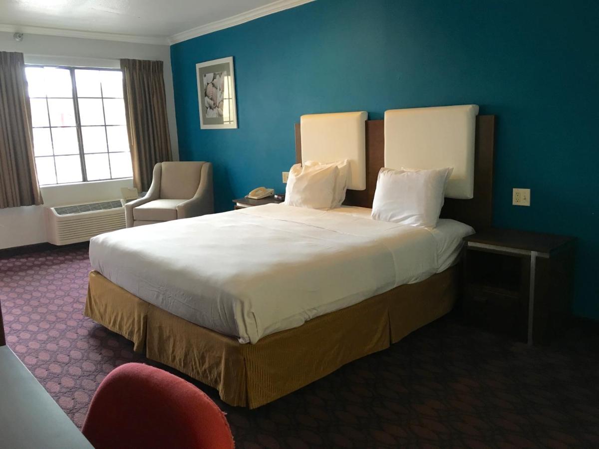 King Room - Non-Smoking at Hotel Pacific Manhattan Beach