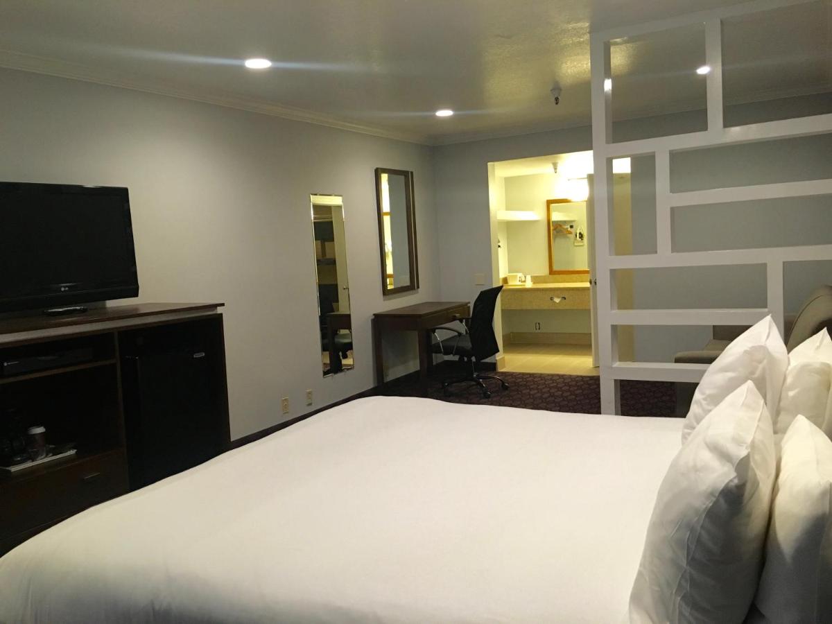 King Studio with Sofa Bed at Hotel Pacific Manhattan Beach