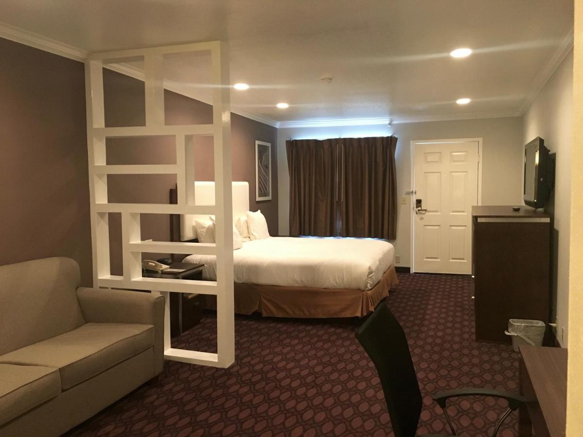 King Studio with Sofa Bed at Hotel Pacific Manhattan Beach