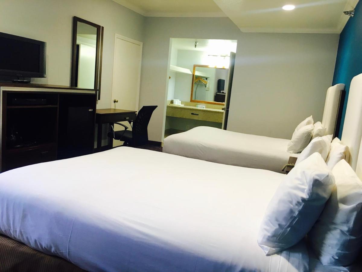 Queen Room with Two Queen Beds - Non-Smoking at Hotel Pacific Manhattan Beach