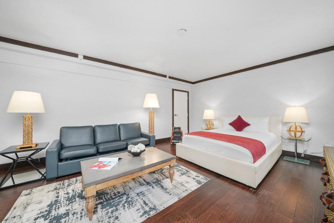 Studio at Lincoln Arms Suites
