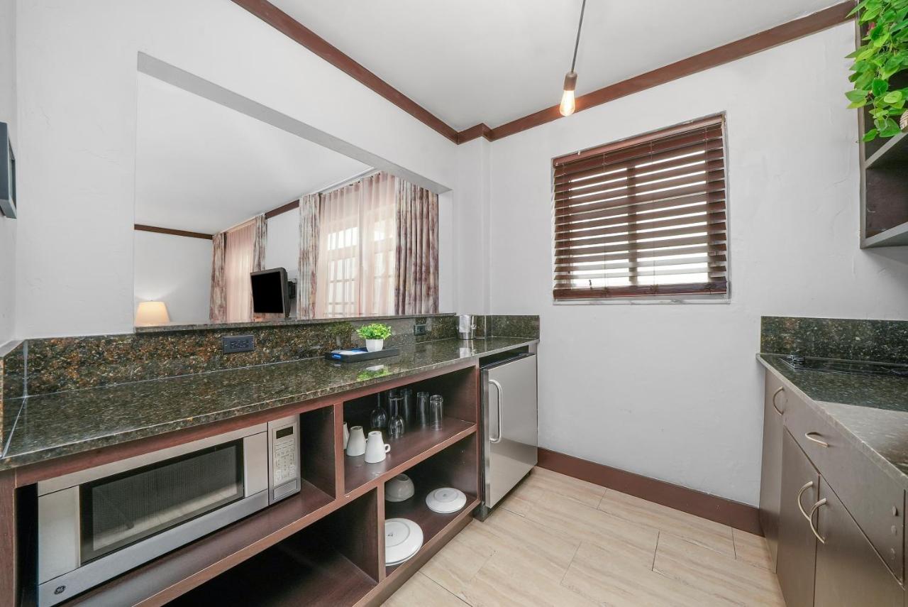 Studio at Lincoln Arms Suites