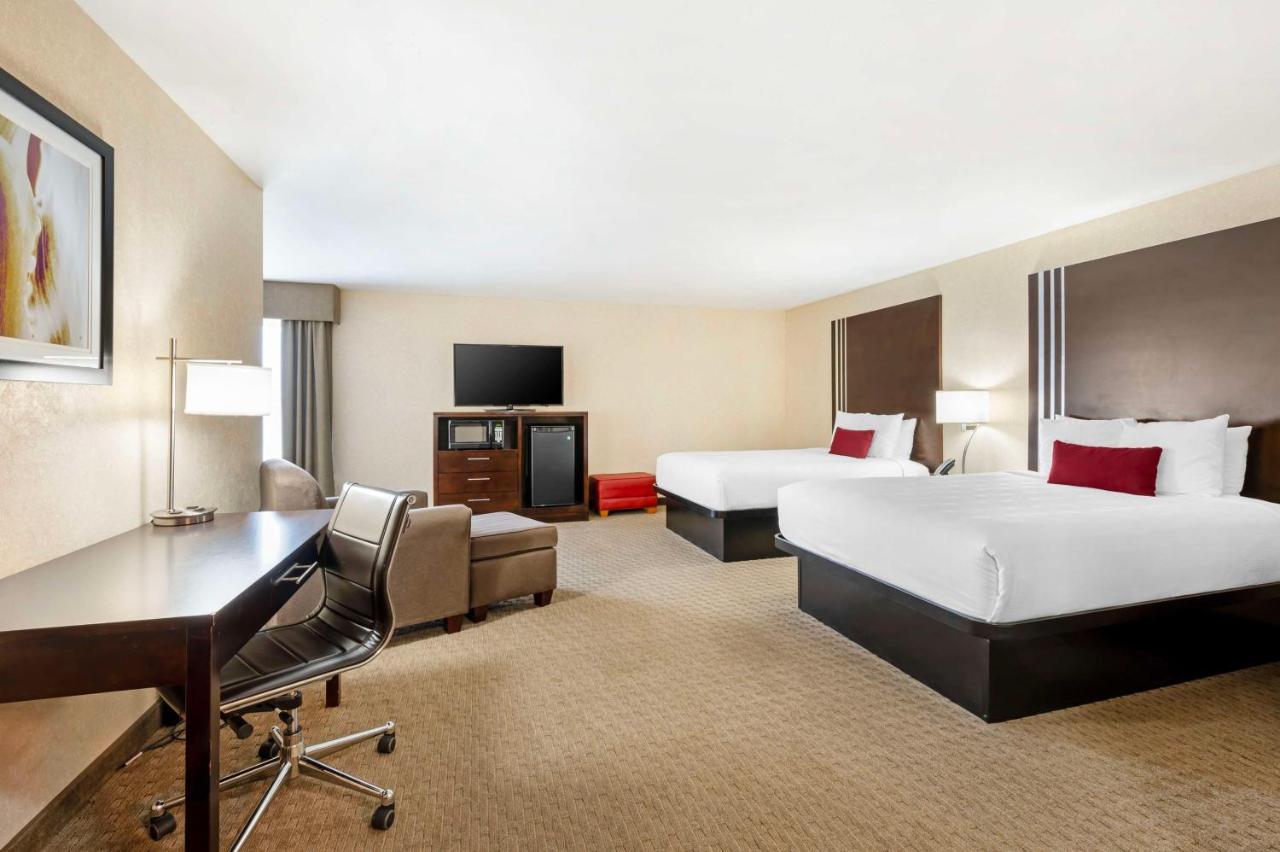 | Best Western Plus Howe Inn