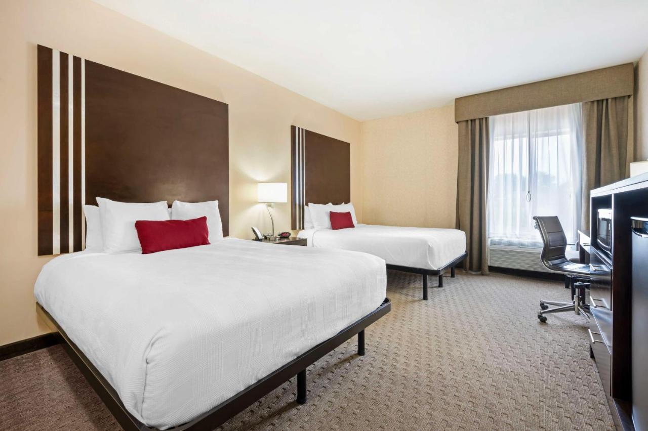 | Best Western Plus Howe Inn