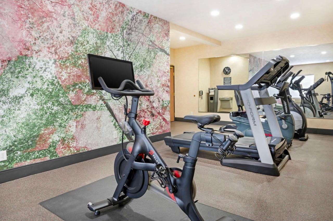| Best Western Plus Howe Inn
