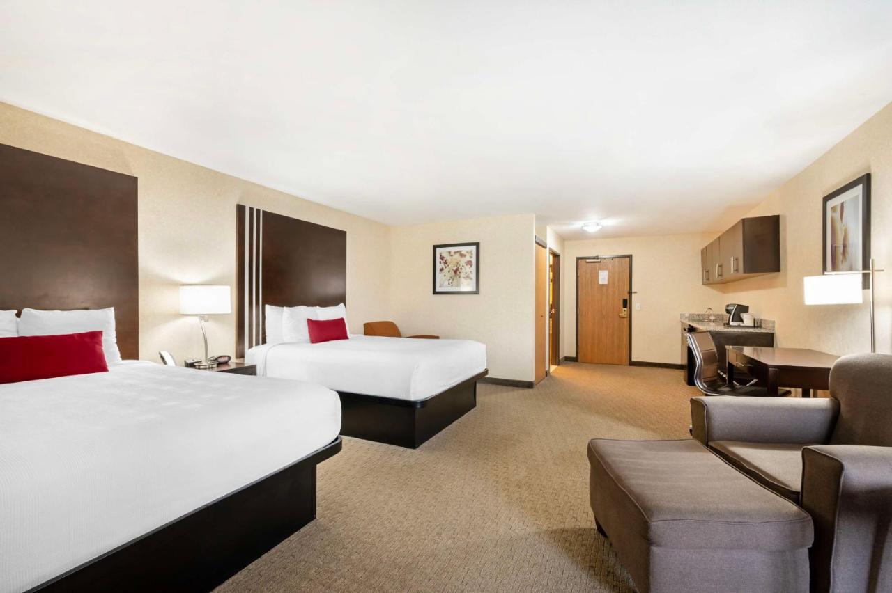 | Best Western Plus Howe Inn