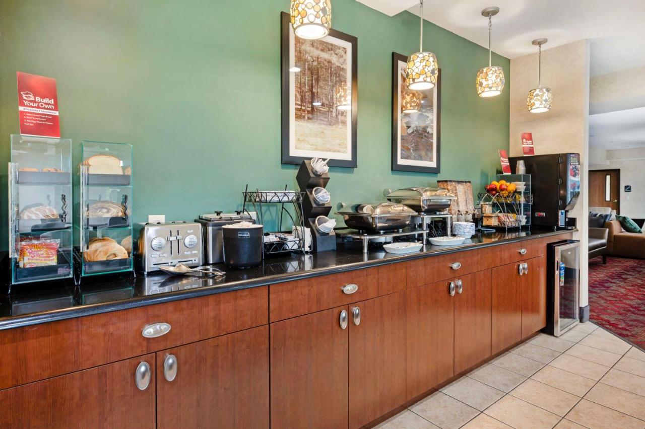 | Best Western Plus Howe Inn