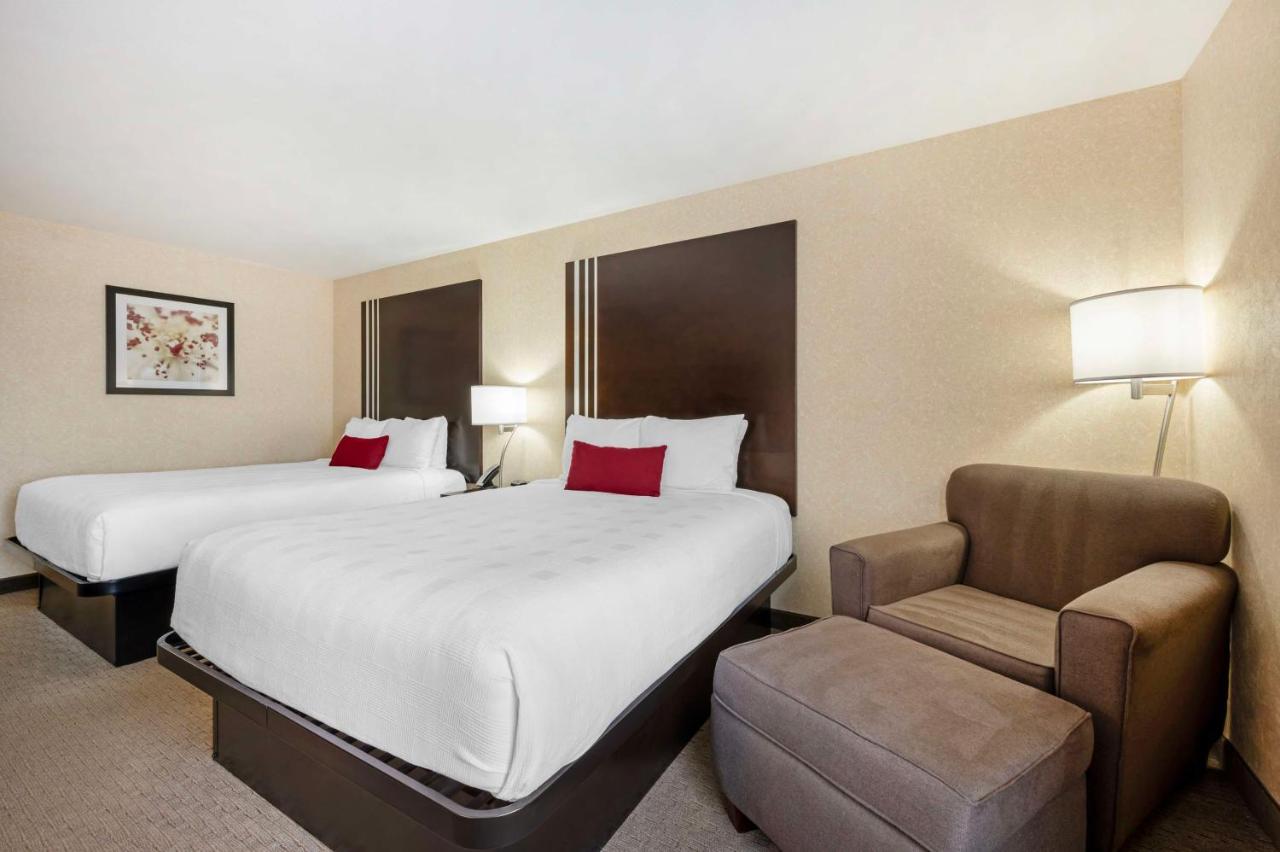 | Best Western Plus Howe Inn
