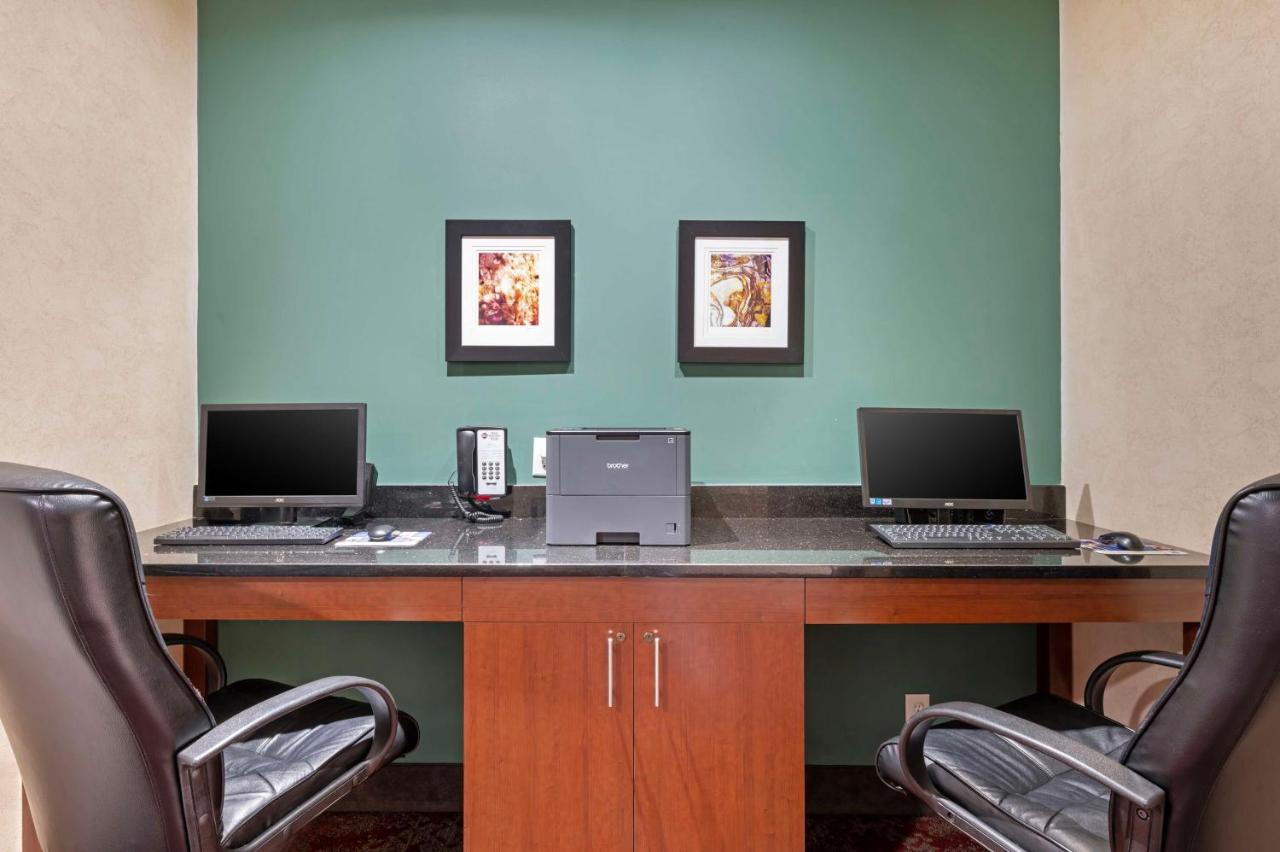 | Best Western Plus Howe Inn